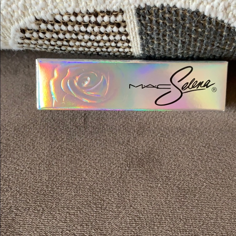 *BRAND NEW* MAC SELENA QUEEN OF CUMBIA LIP…